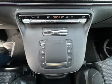 MERCEDES-BENZ V 220 d STYLE Kompakt 9GT AHK DISTR KAMERA LED
