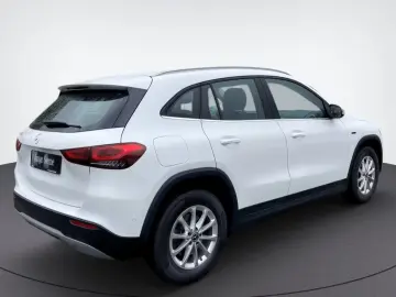 MERCEDES-BENZ GLA 250 e