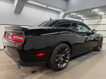 Dodge Challenger 6.4 V8