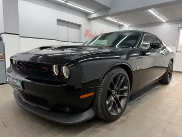 Dodge Challenger 6.4 V8