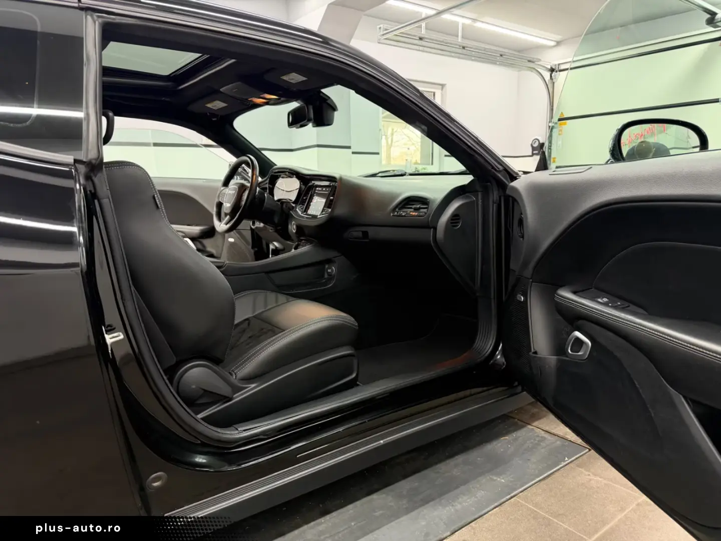 Dodge Challenger 6.4 V8