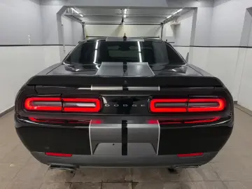 Dodge Challenger 6.4 V8