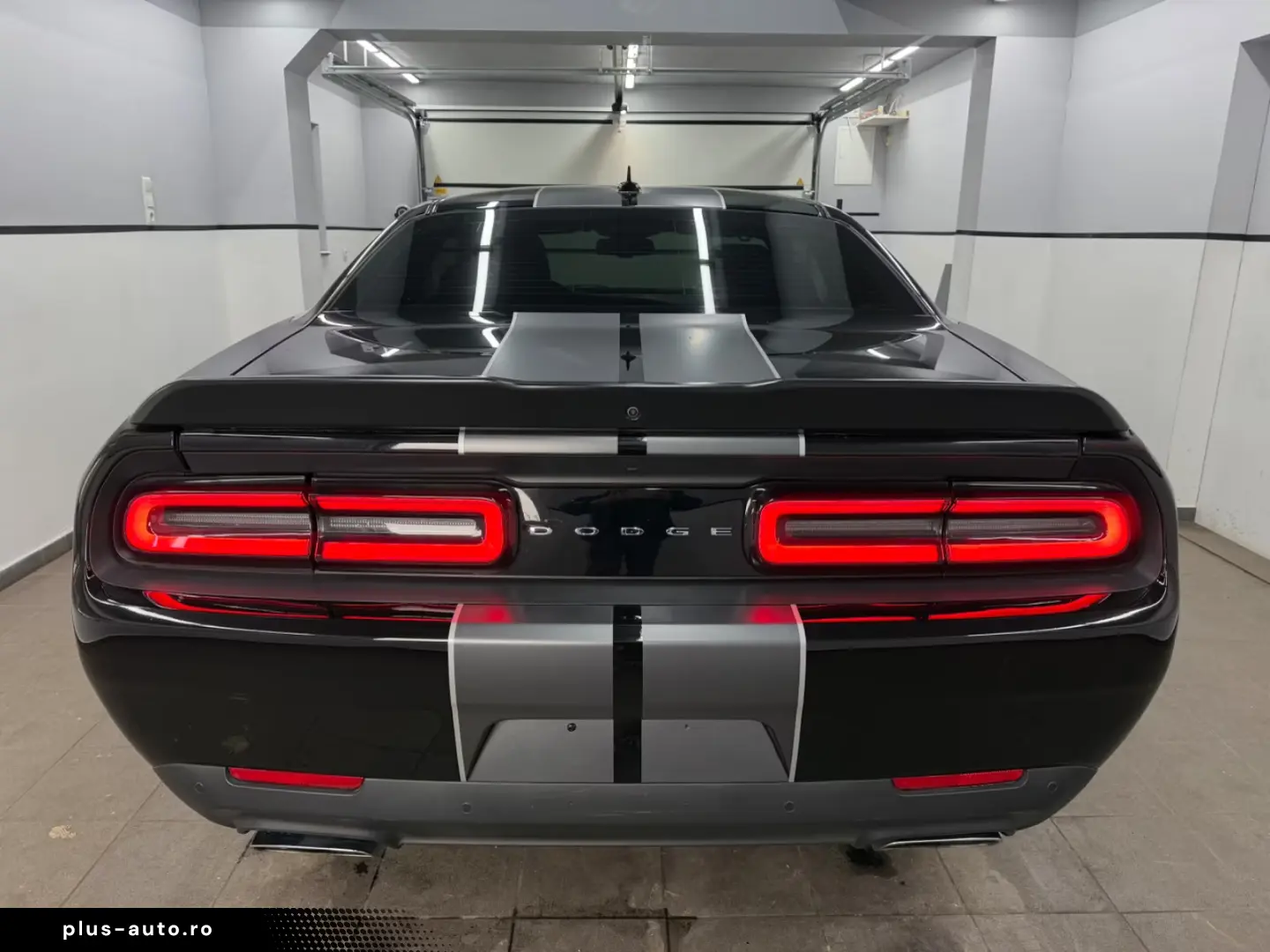Dodge Challenger 6.4 V8