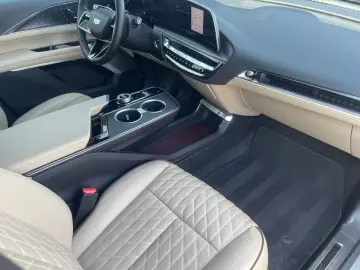 CADILLAC LYRIQ Luxury 600e AWD - Vollausstattung