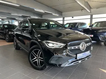 MERCEDES-BENZ GLA 180d Progressive