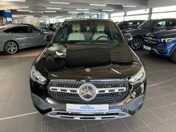 MERCEDES-BENZ GLA 180d Progressive