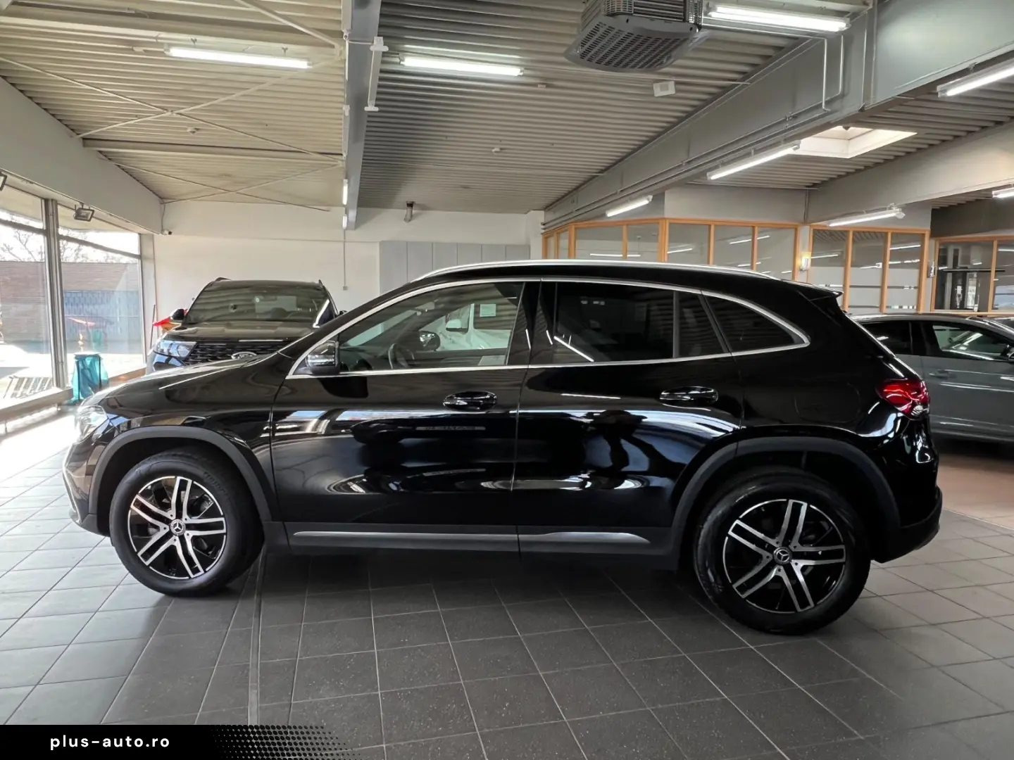 MERCEDES-BENZ GLA 180d Progressive