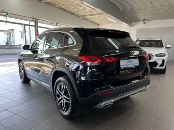 MERCEDES-BENZ GLA 180d Progressive