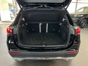 MERCEDES-BENZ GLA 180d Progressive