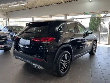 MERCEDES-BENZ GLA 180d Progressive
