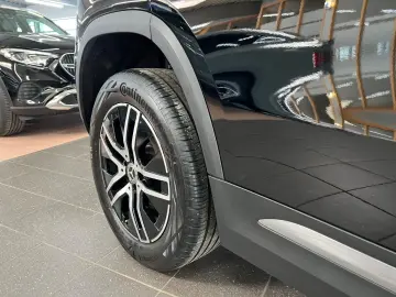 MERCEDES-BENZ GLA 180d Progressive
