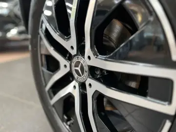 MERCEDES-BENZ GLA 180d Progressive