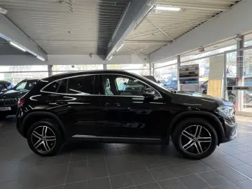 MERCEDES-BENZ GLA 180d Progressive