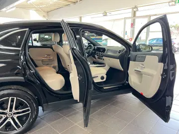 MERCEDES-BENZ GLA 180d Progressive