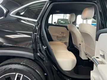 MERCEDES-BENZ GLA 180d Progressive