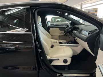 MERCEDES-BENZ GLA 180d Progressive