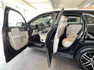 MERCEDES-BENZ GLA 180d Progressive