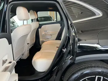 MERCEDES-BENZ GLA 180d Progressive