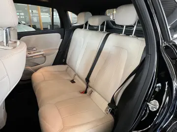 MERCEDES-BENZ GLA 180d Progressive