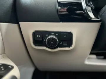 MERCEDES-BENZ GLA 180d Progressive