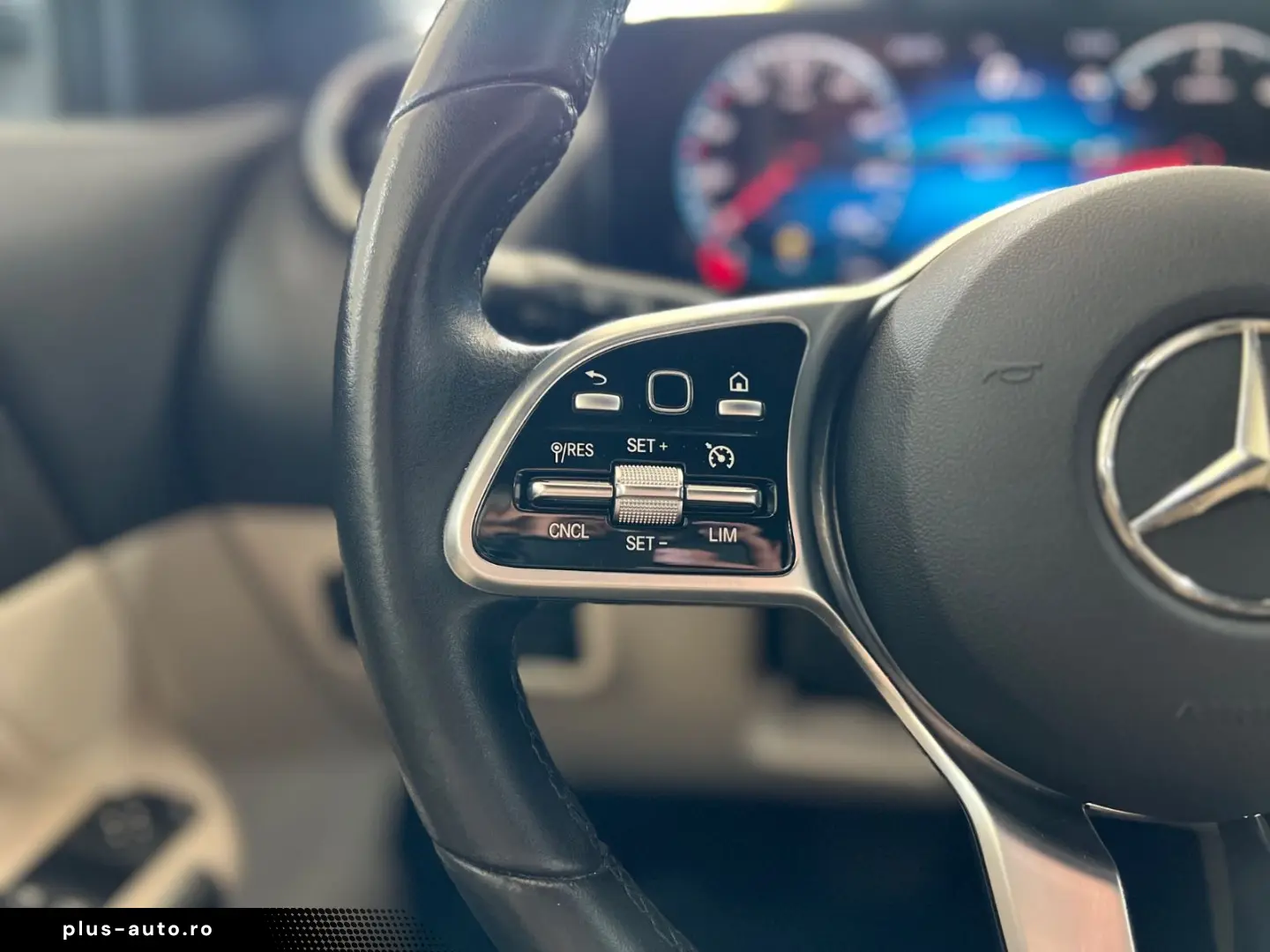 MERCEDES-BENZ GLA 180d Progressive