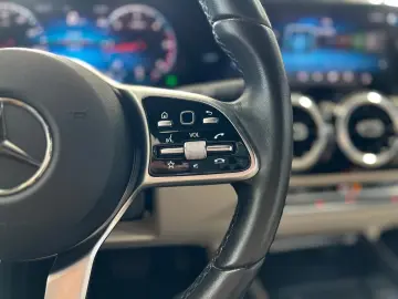 MERCEDES-BENZ GLA 180d Progressive