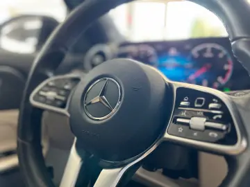 MERCEDES-BENZ GLA 180d Progressive