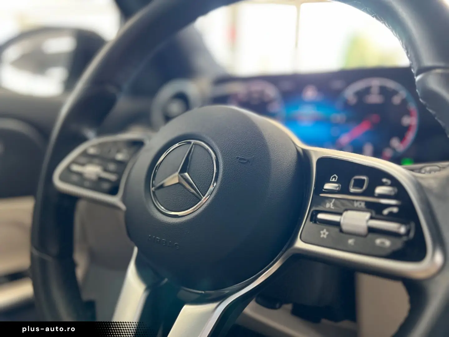 MERCEDES-BENZ GLA 180d Progressive