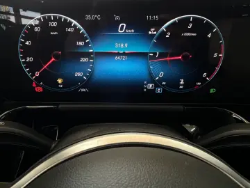 MERCEDES-BENZ GLA 180d Progressive