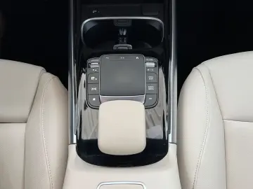 MERCEDES-BENZ GLA 180d Progressive