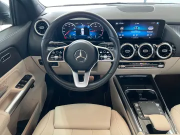MERCEDES-BENZ GLA 180d Progressive