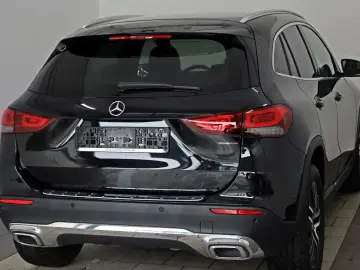 MERCEDES-BENZ GLA 200 Progressive