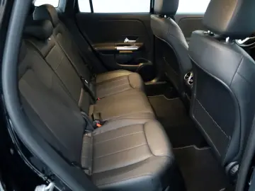 MERCEDES-BENZ GLA 200 Progressive