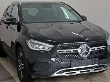 MERCEDES-BENZ GLA 200 Progressive