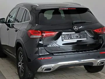 MERCEDES-BENZ GLA 200 Progressive