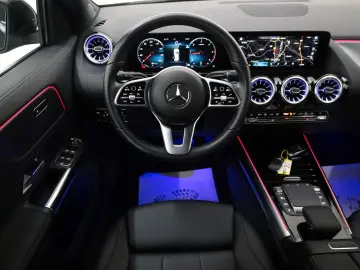 MERCEDES-BENZ GLA 200 Progressive