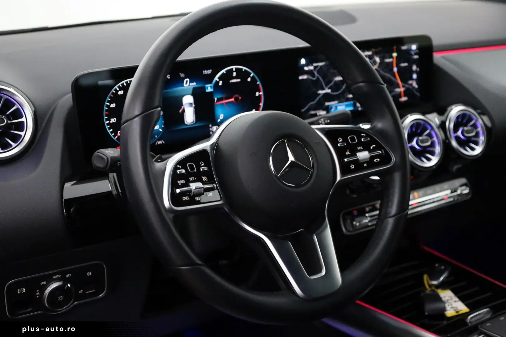 MERCEDES-BENZ GLA 200 Progressive