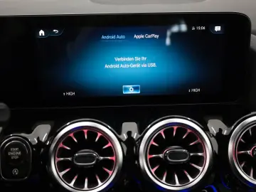 MERCEDES-BENZ GLA 200 Progressive