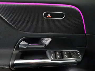 MERCEDES-BENZ GLA 200 Progressive