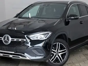 MERCEDES-BENZ GLA 200 Progressive