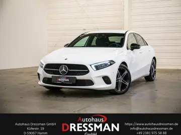 MERCEDES-BENZ A 220d Limousine Business NIGHT LED PDC