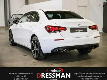 MERCEDES-BENZ A 220d Limousine Business NIGHT LED PDC