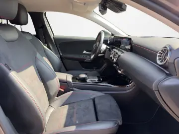 MERCEDES-BENZ A250e Limousine AMG Line  Kamera Ambiente LED