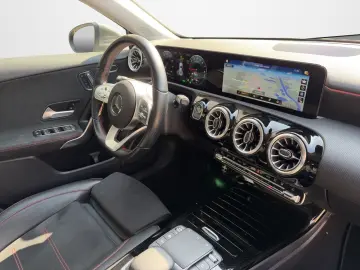 MERCEDES-BENZ A250e Limousine AMG Line  Kamera Ambiente LED