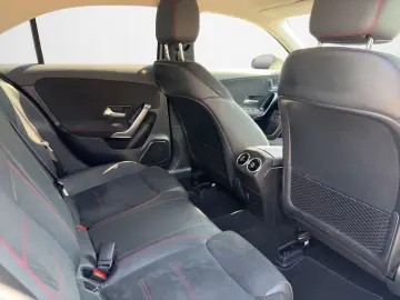 MERCEDES-BENZ A250e Limousine AMG Line  Kamera Ambiente LED