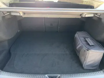 MERCEDES-BENZ A250e Limousine AMG Line  Kamera Ambiente LED