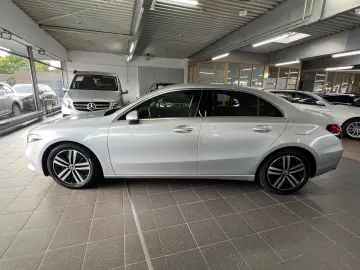 MERCEDES-BENZ A 180 d Limousine Progressive  LED