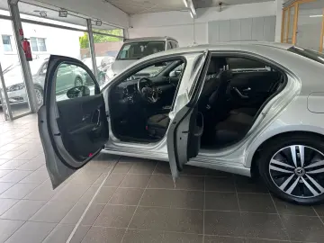 MERCEDES-BENZ A 180 d Limousine Progressive  LED