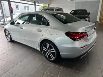 MERCEDES-BENZ A 180 d Limousine Progressive  LED