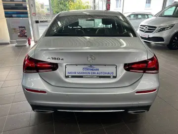 MERCEDES-BENZ A 180 d Limousine Progressive  LED